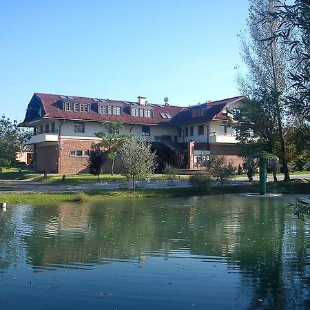 Grante Motel Эстергом Экстерьер фото