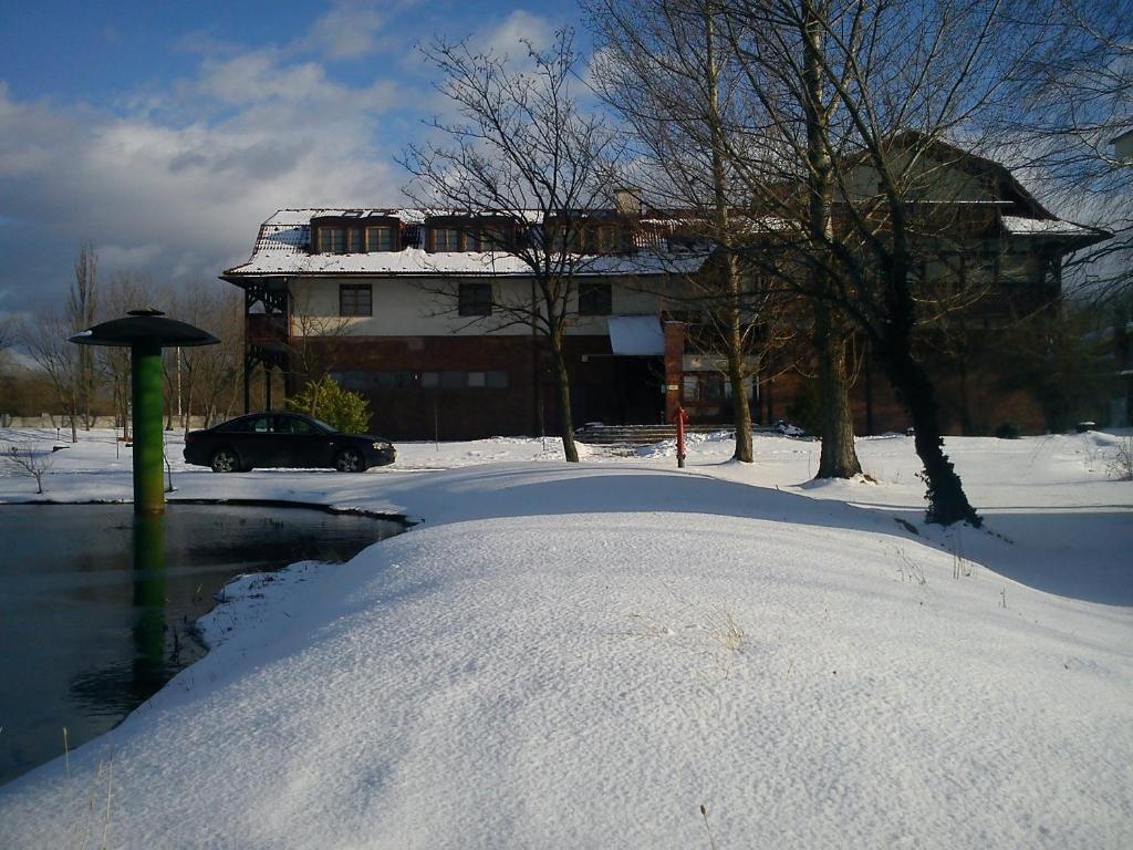 Grante Motel Эстергом Экстерьер фото